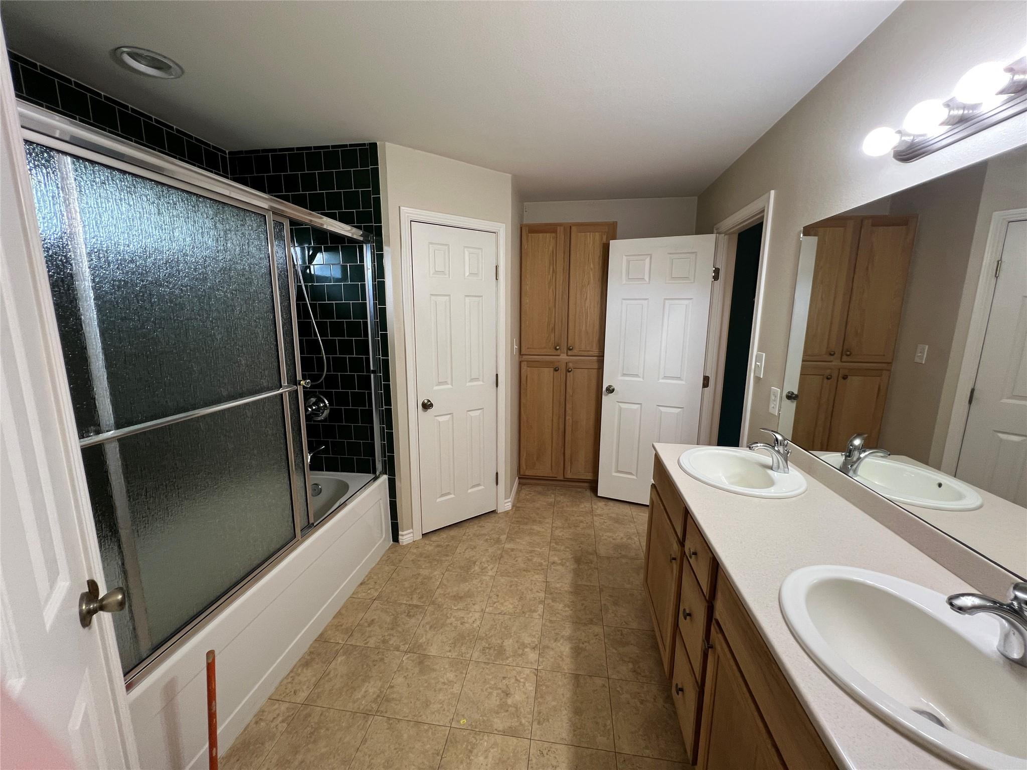 100 Acorn Trl, Cedar Creek, TX 78612