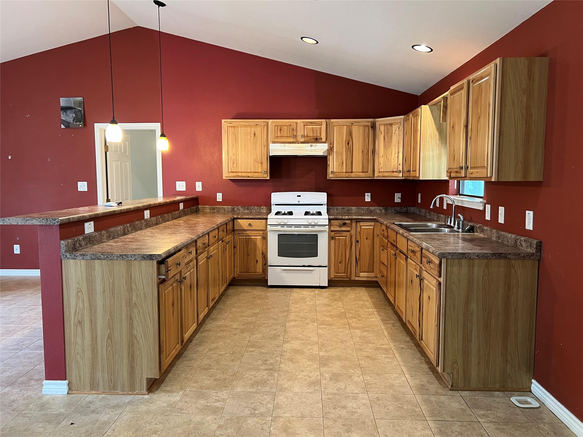 100 Acorn Trl, Cedar Creek, TX 78612