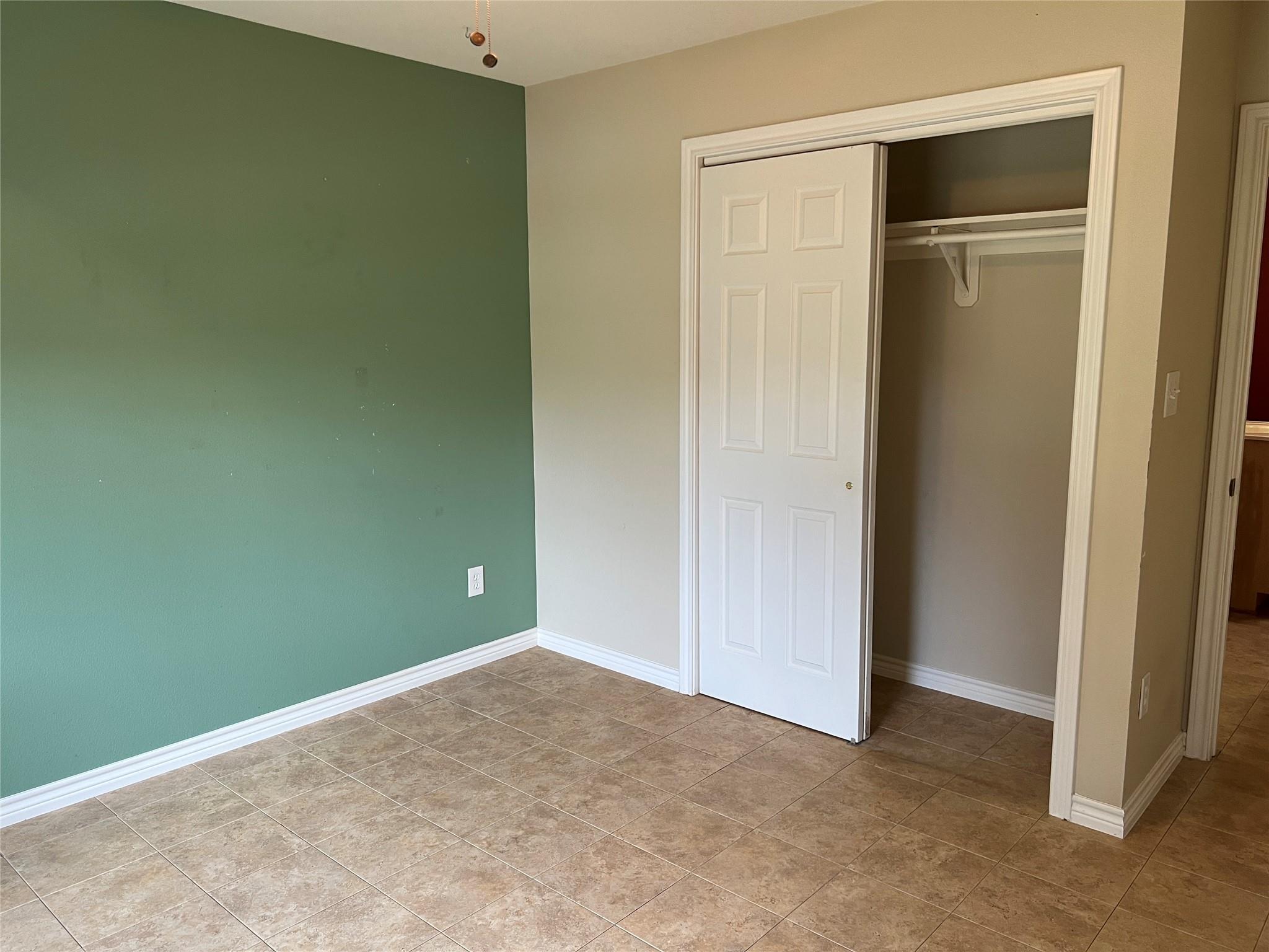 100 Acorn Trl, Cedar Creek, TX 78612