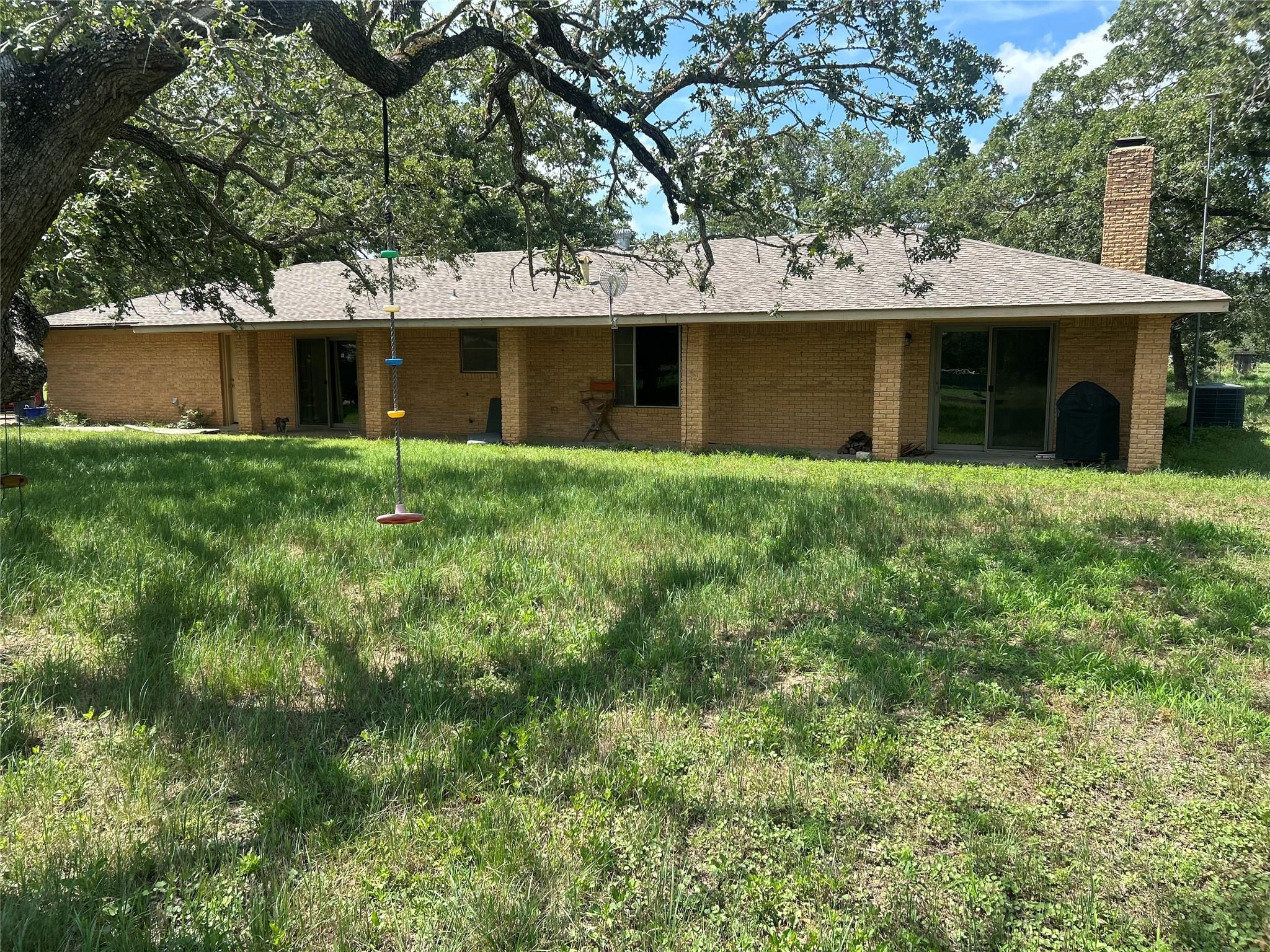 1093 County Road 205 Rd, Giddings, TX 78942