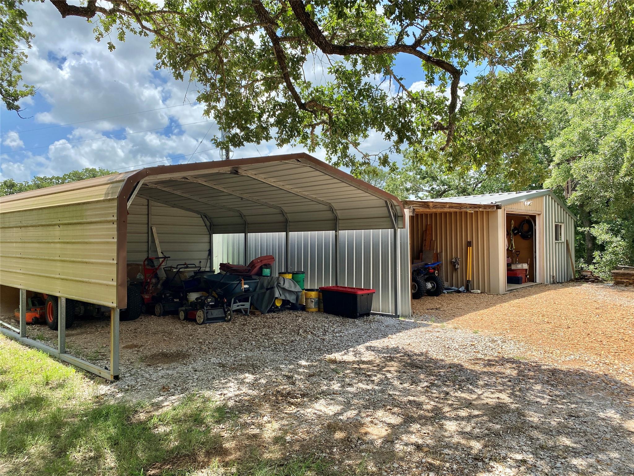 1093 County Road 205 Rd, Giddings, TX 78942