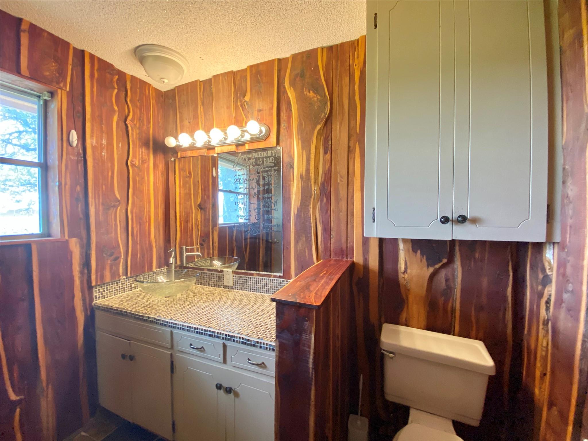 1093 County Road 205 Rd, Giddings, TX 78942