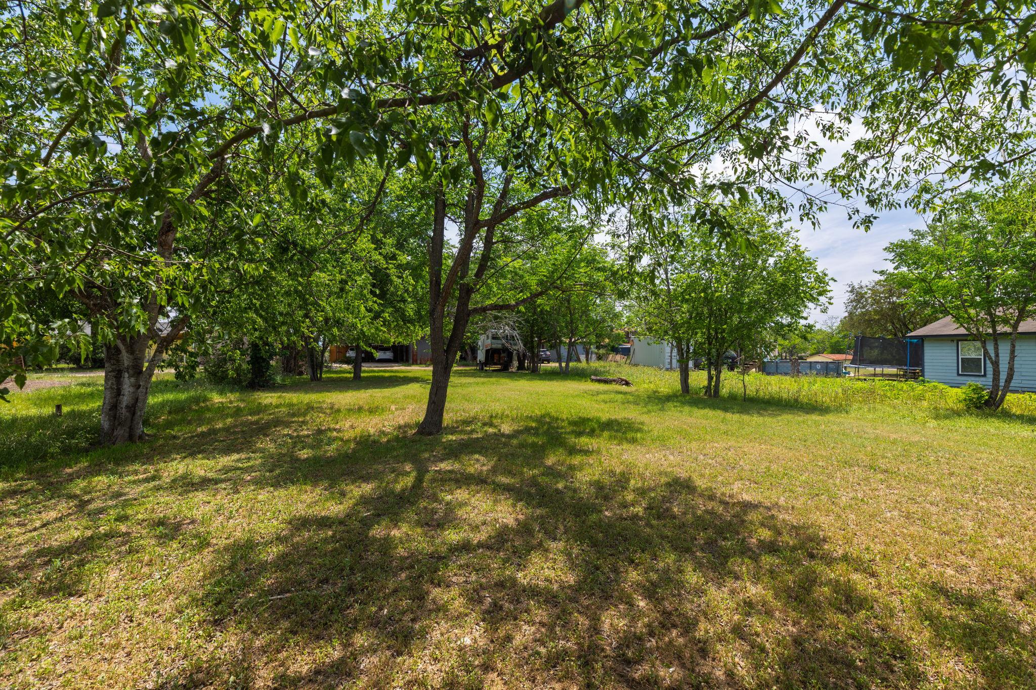Luling, TX 78648