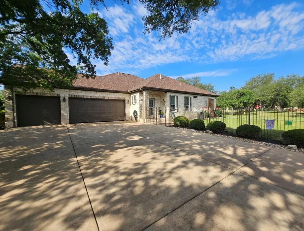 107 W Majestic Oak Ln, Georgetown, TX 78633