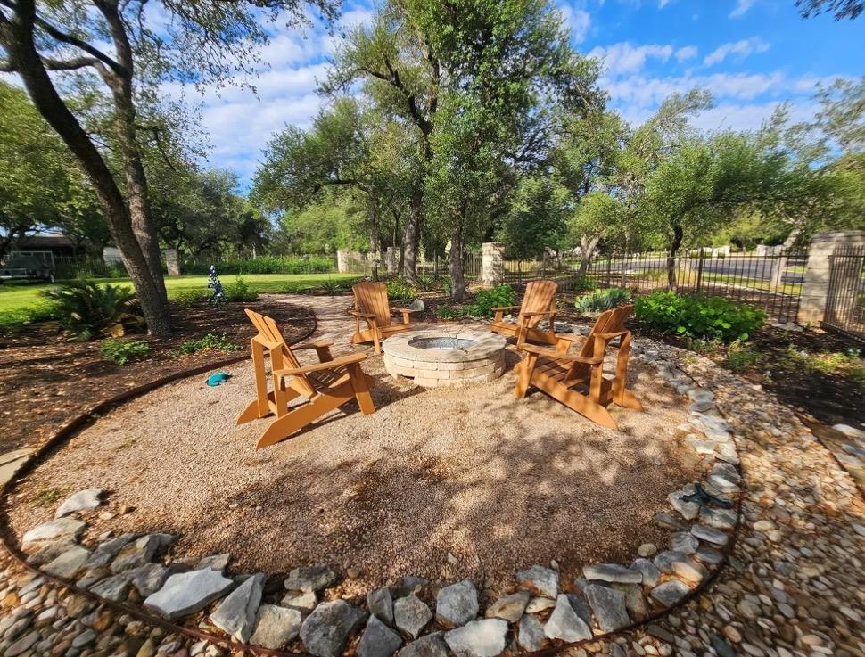 107 W Majestic Oak Ln, Georgetown, TX 78633