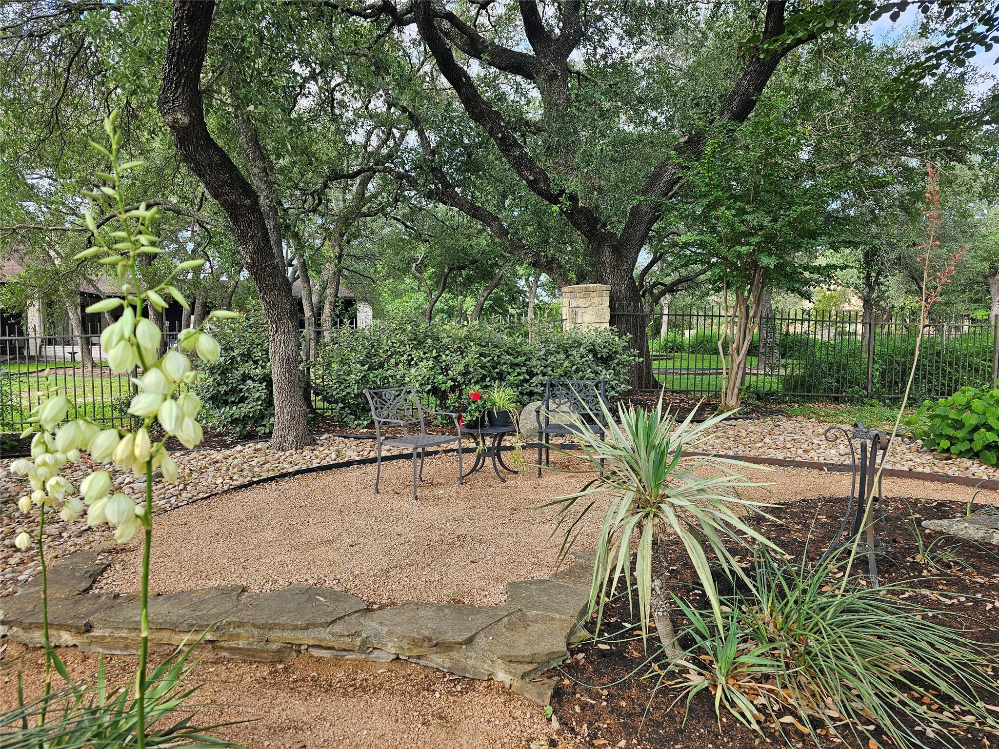 107 W Majestic Oak Ln, Georgetown, TX 78633