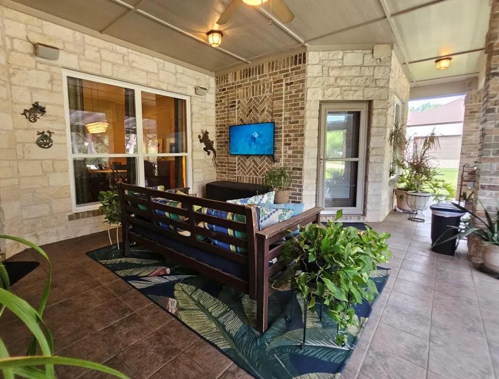 107 W Majestic Oak Ln, Georgetown, TX 78633