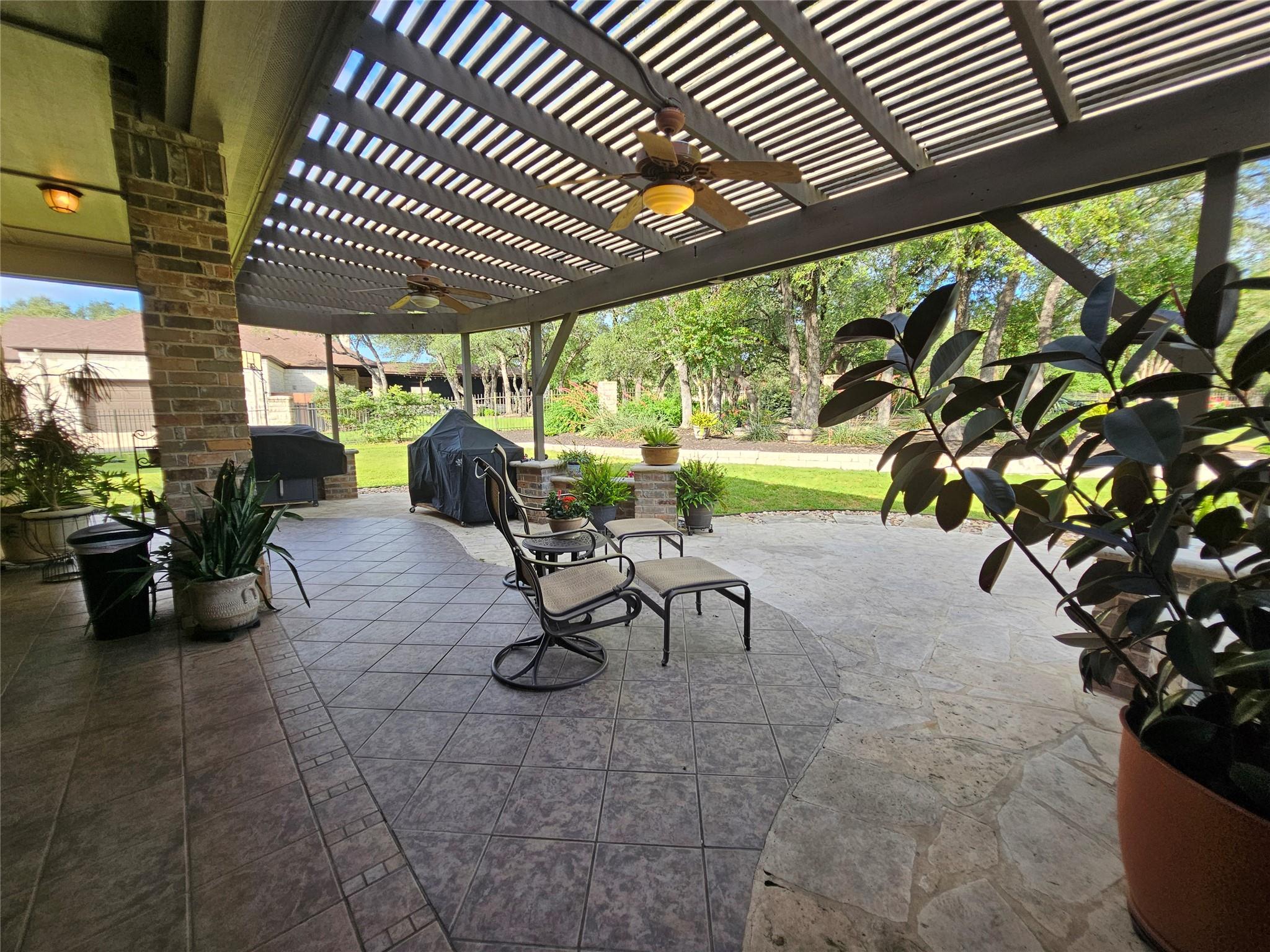 107 W Majestic Oak Ln, Georgetown, TX 78633