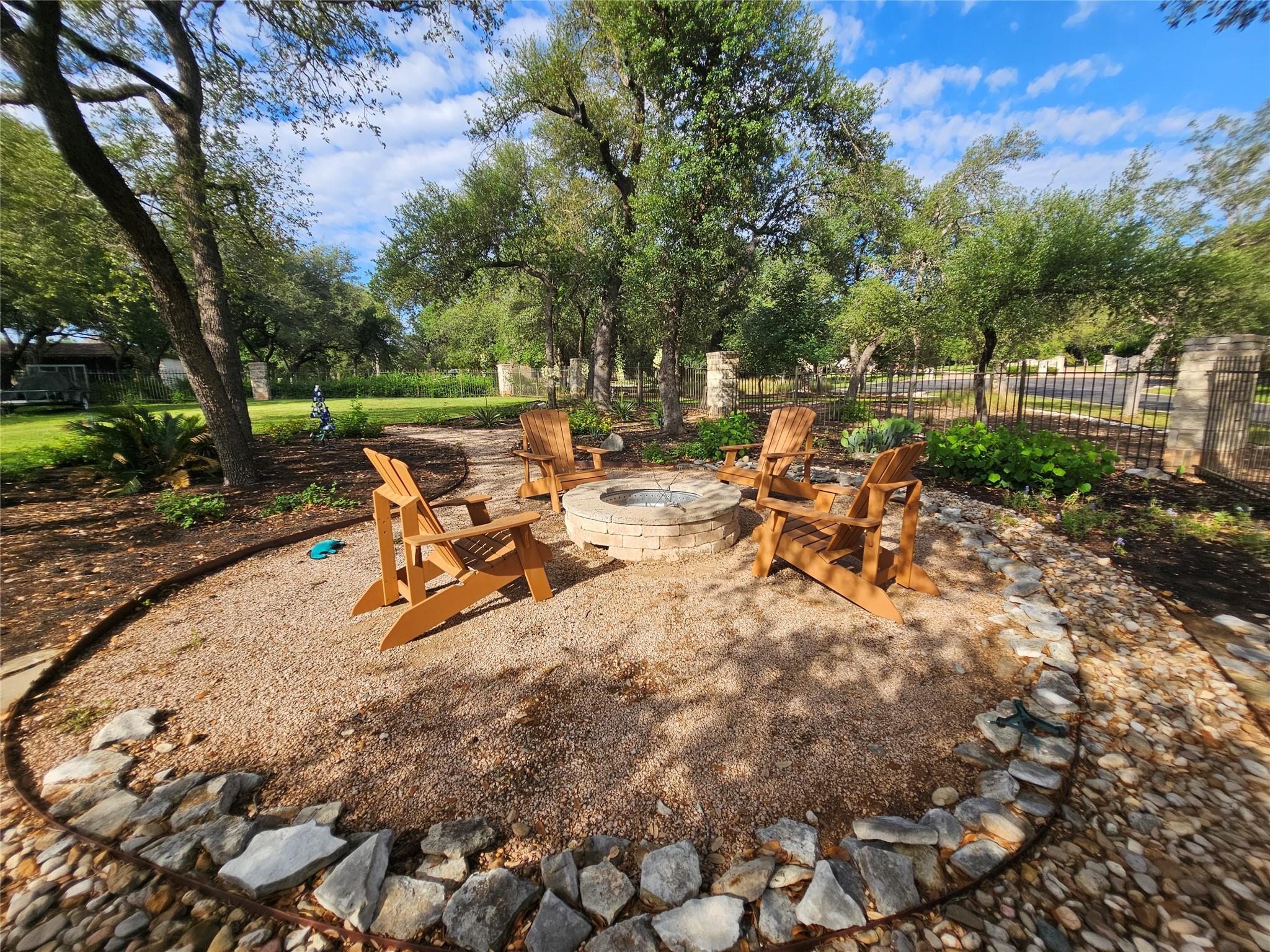 107 W Majestic Oak Ln, Georgetown, TX 78633