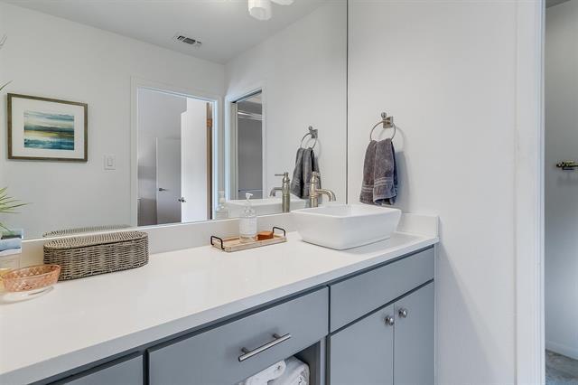 613 Hi Circle North # E, Horseshoe Bay, TX 78657