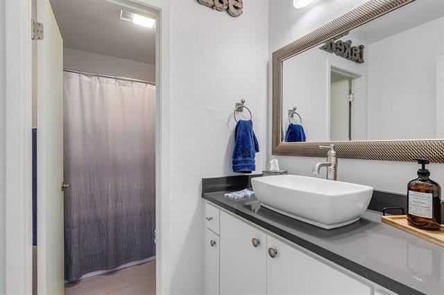 613 Hi Circle North # E, Horseshoe Bay, TX 78657