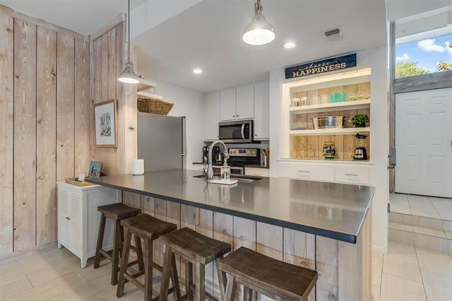 613 Hi Circle North # E, Horseshoe Bay, TX 78657