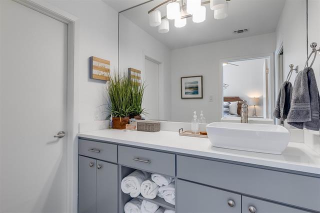 613 Hi Circle North # E, Horseshoe Bay, TX 78657