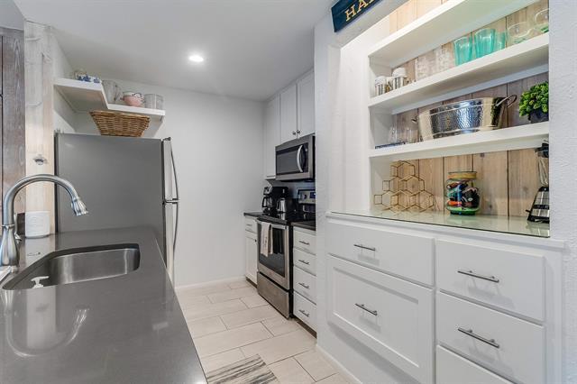 613 Hi Circle North # E, Horseshoe Bay, TX 78657