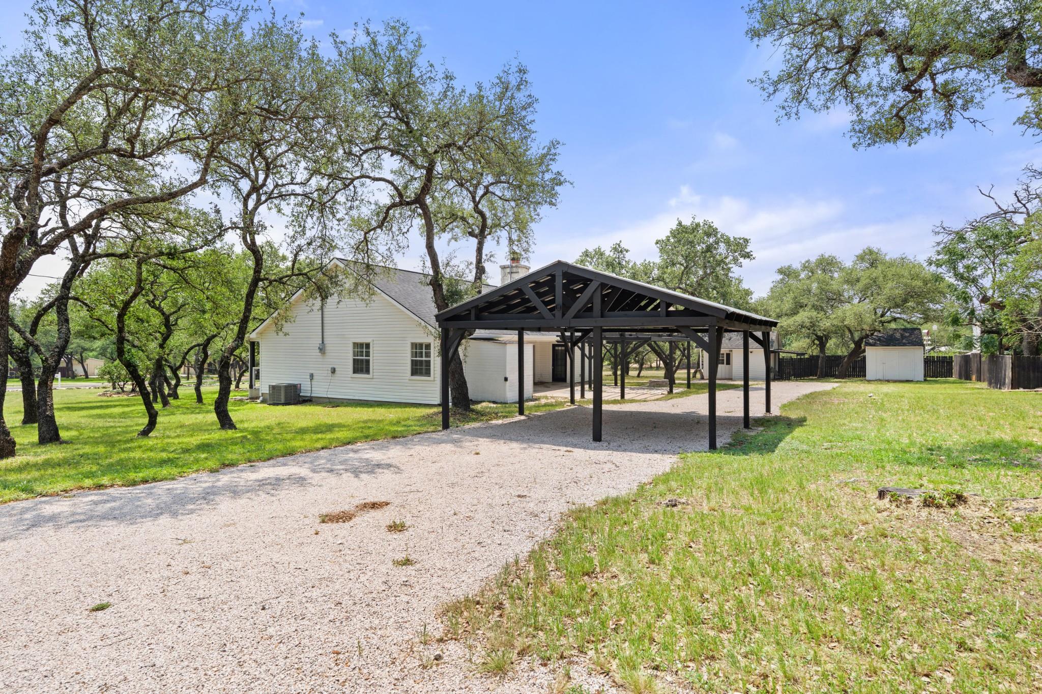 710 Ranchview Dr, Johnson City, TX 78636