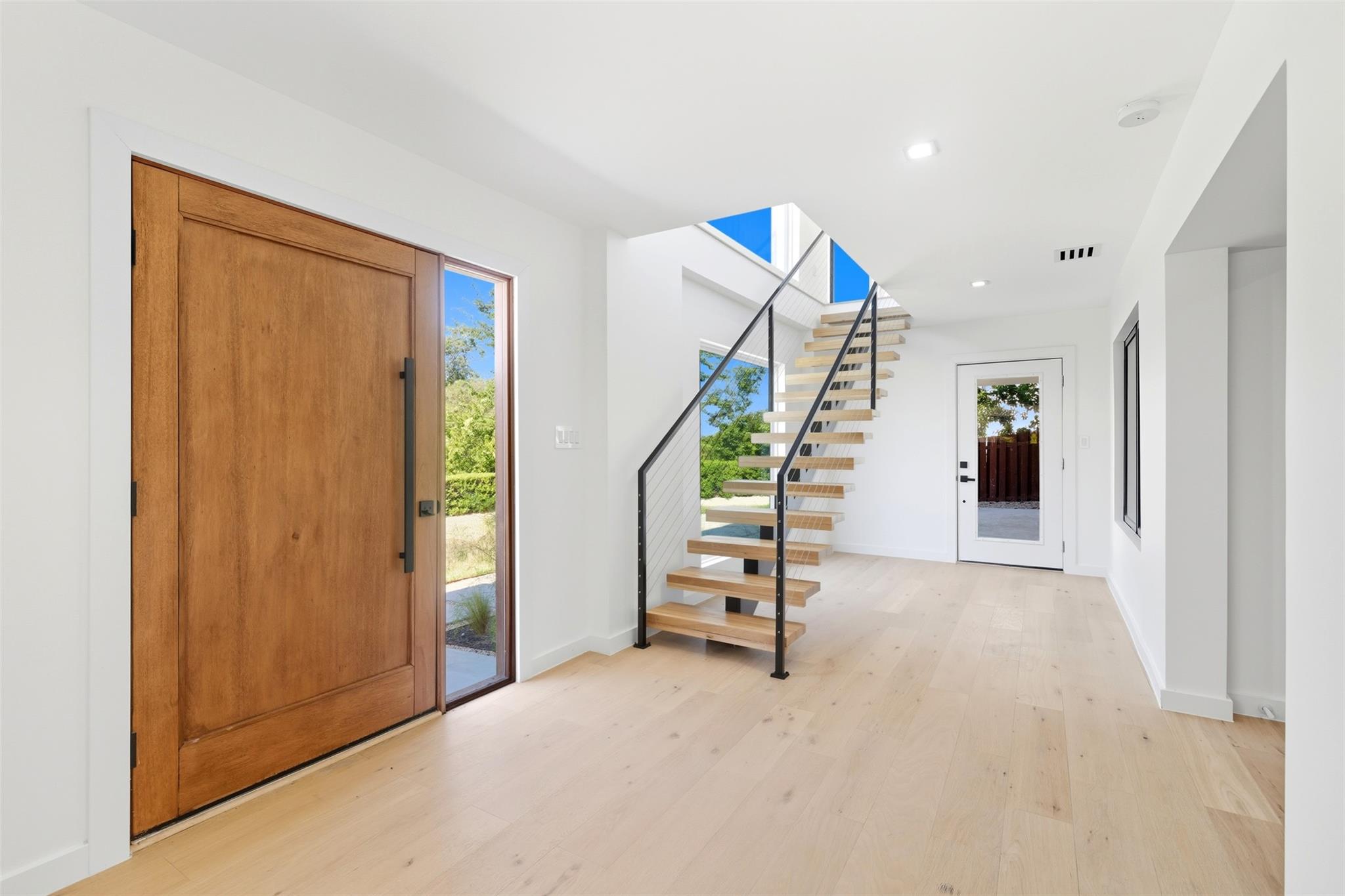 902 Challenger St, Lakeway, TX 78734