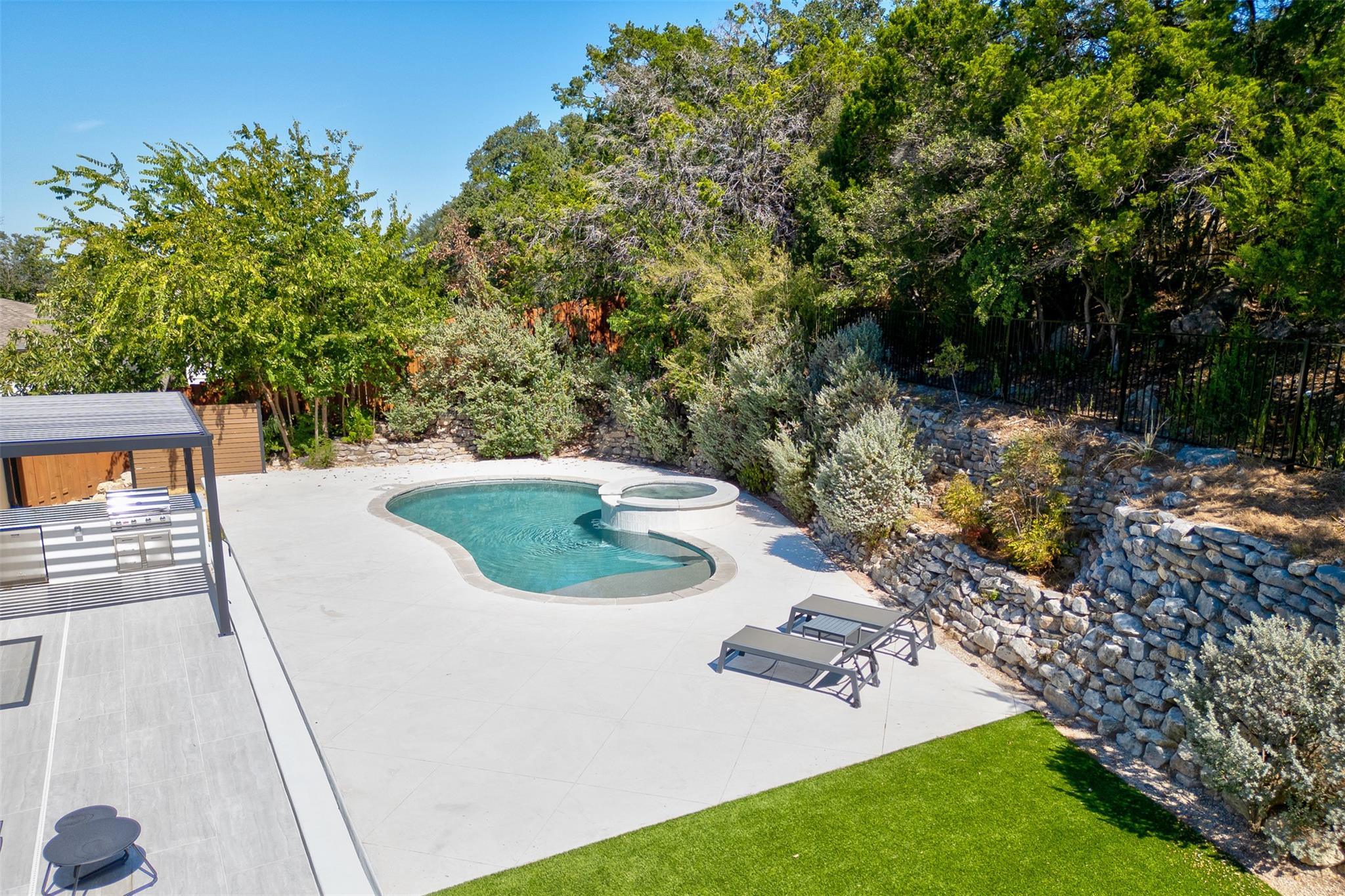 902 Challenger St, Lakeway, TX 78734