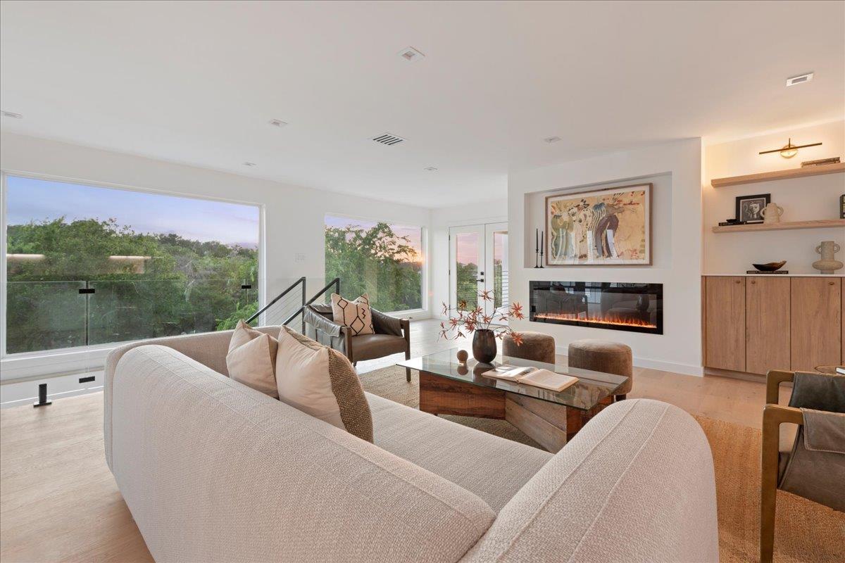 902 Challenger St, Lakeway, TX 78734