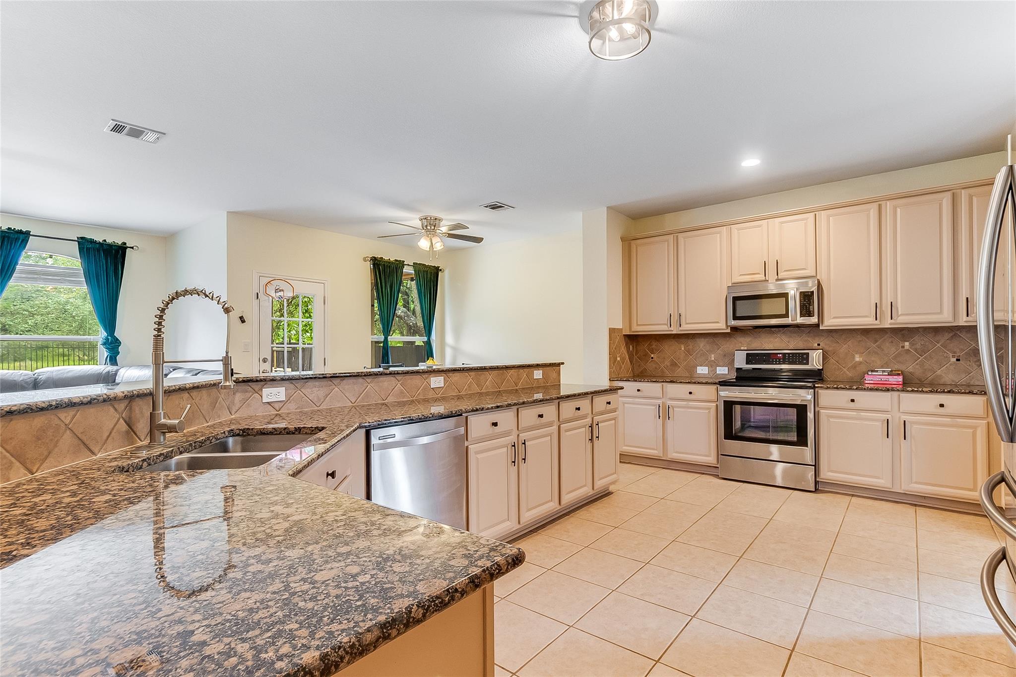 5232 Texas Bluebell Dr, Spicewood, TX 78669