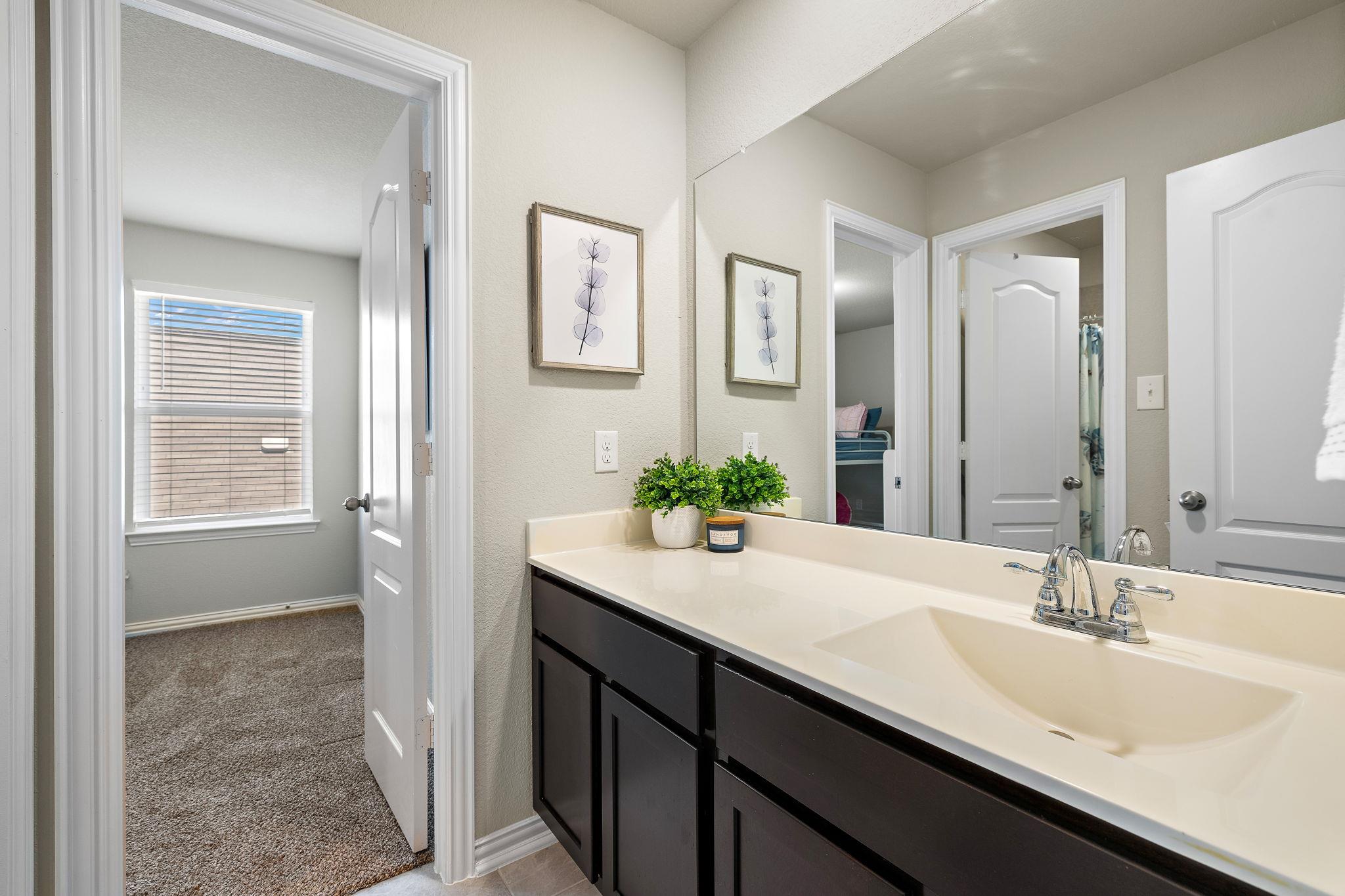 811 Kates Way, Hutto, TX 78634