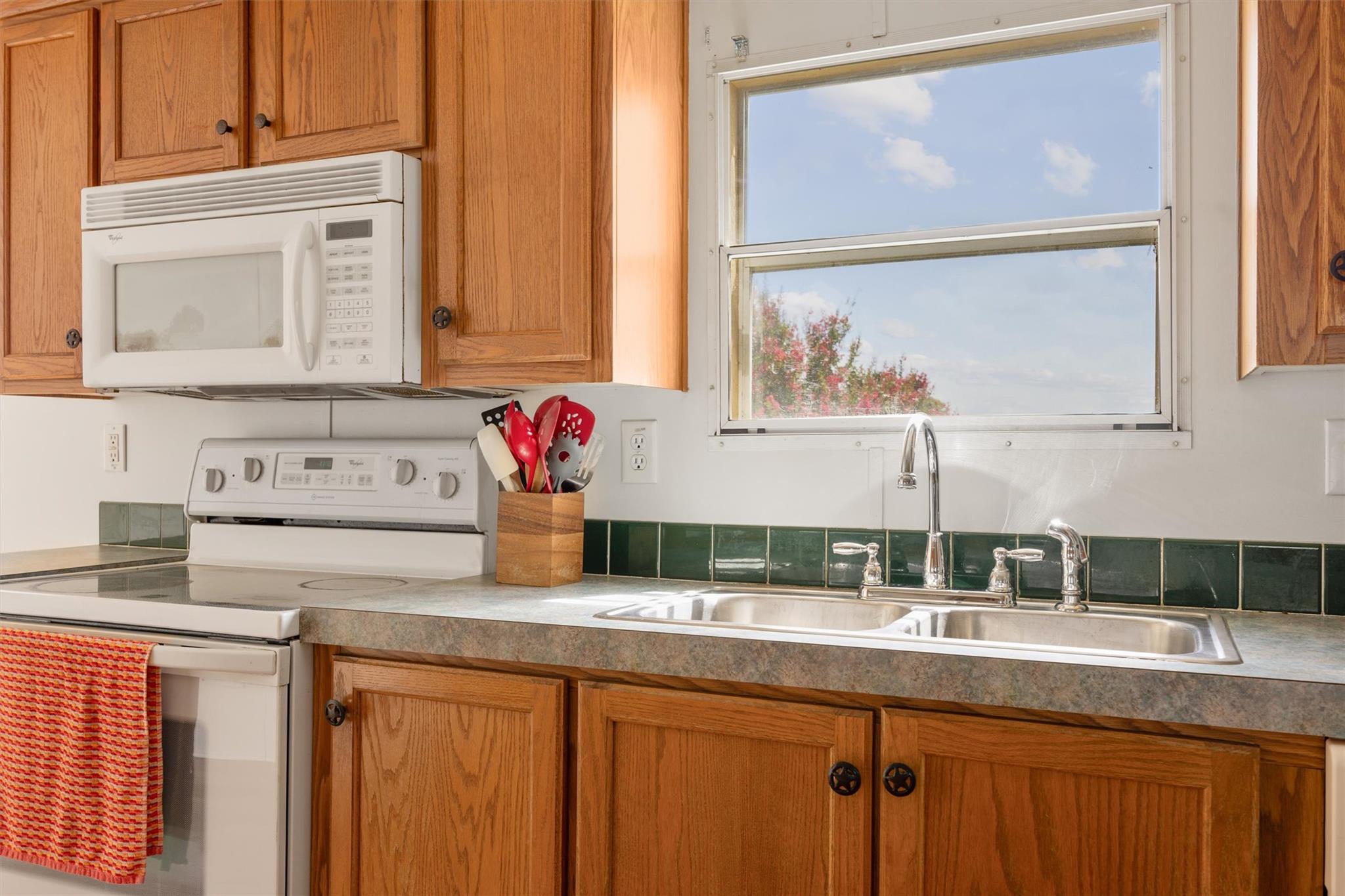 2481 County Road 224, Florence, TX 76527