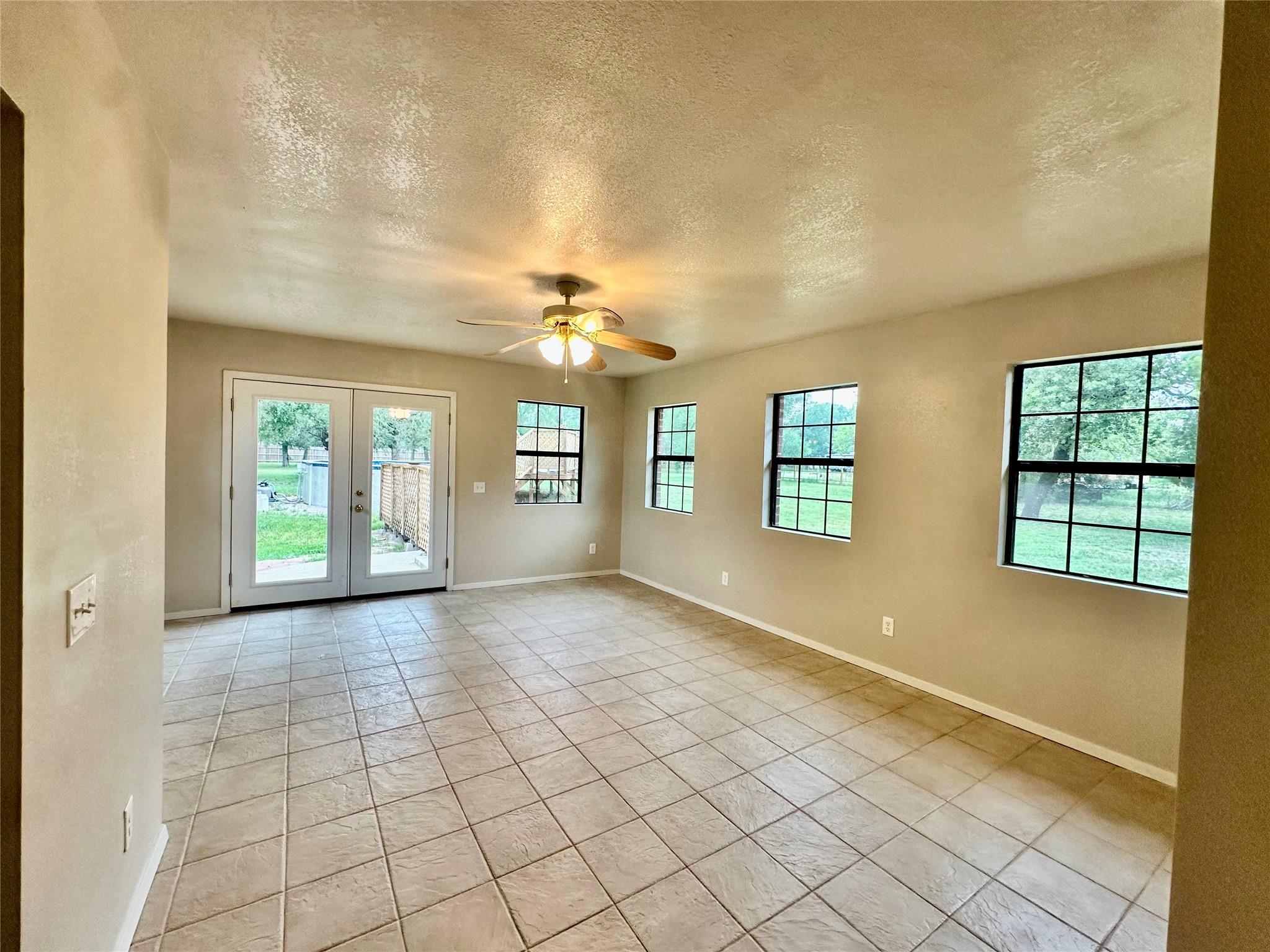 677 County Road 3081 Ctr, Lampasas, TX 76550