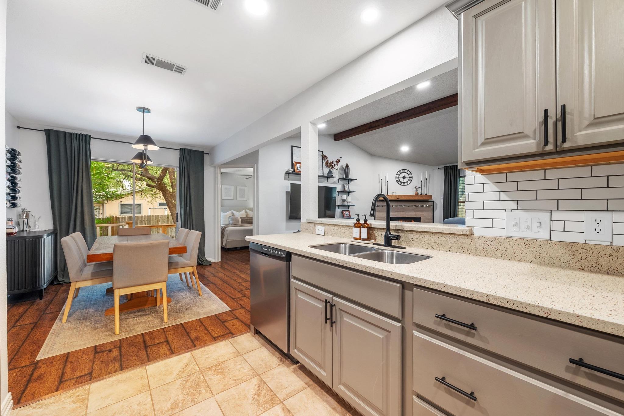 12721 Heinemann Dr, Austin, TX 78727