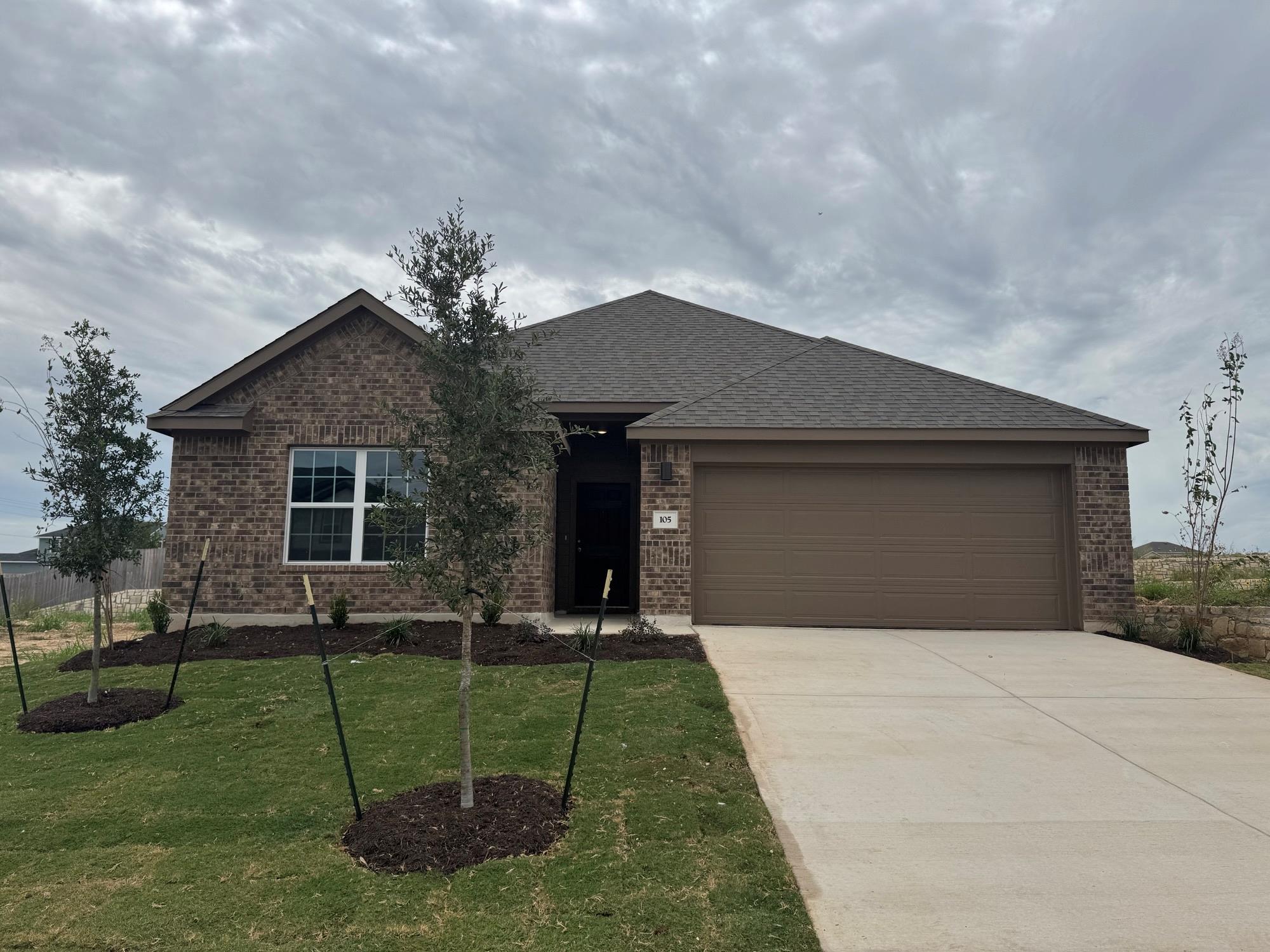 105 Old Silver Dr, Jarrell, TX 76537