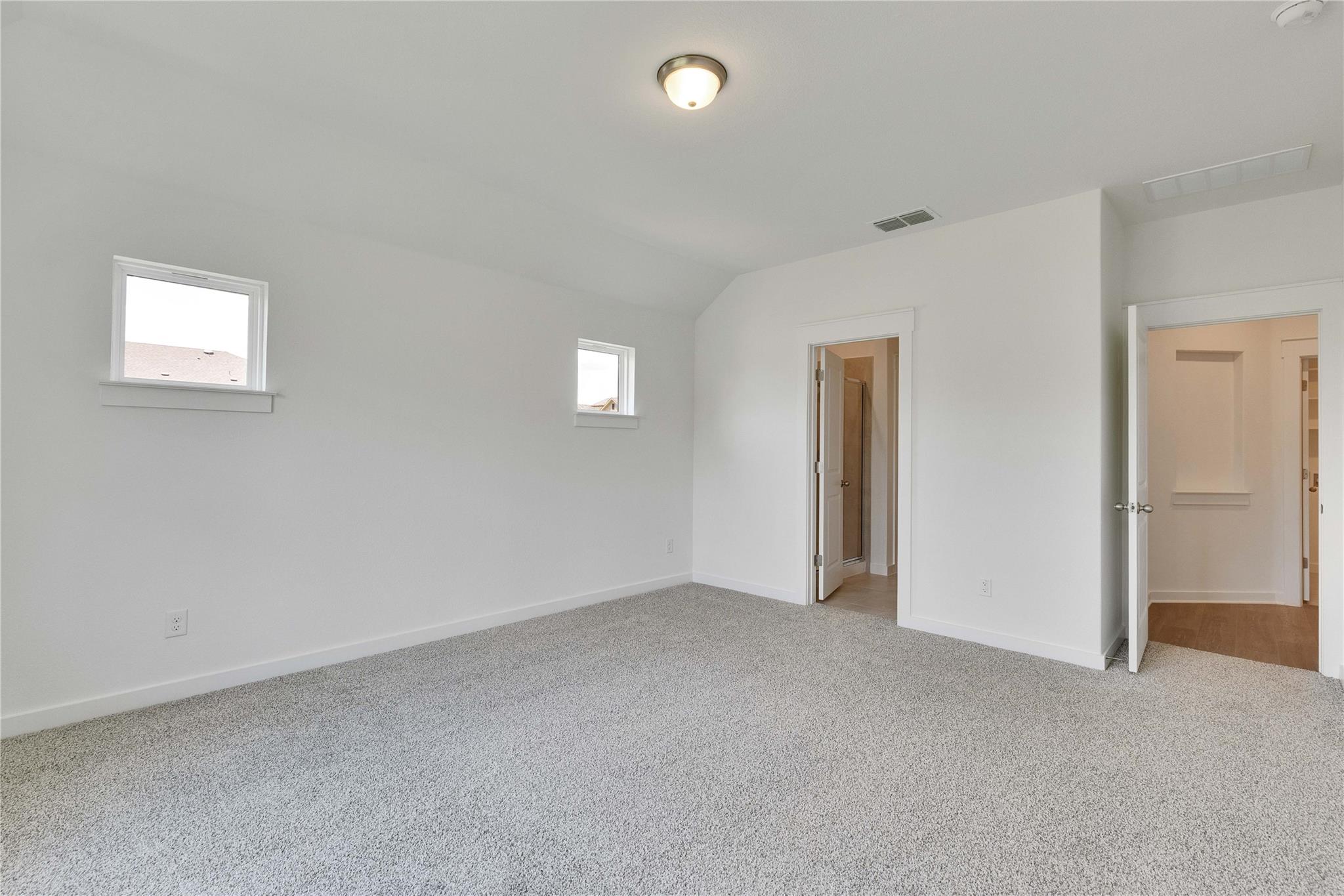 105 Old Silver Dr, Jarrell, TX 76537