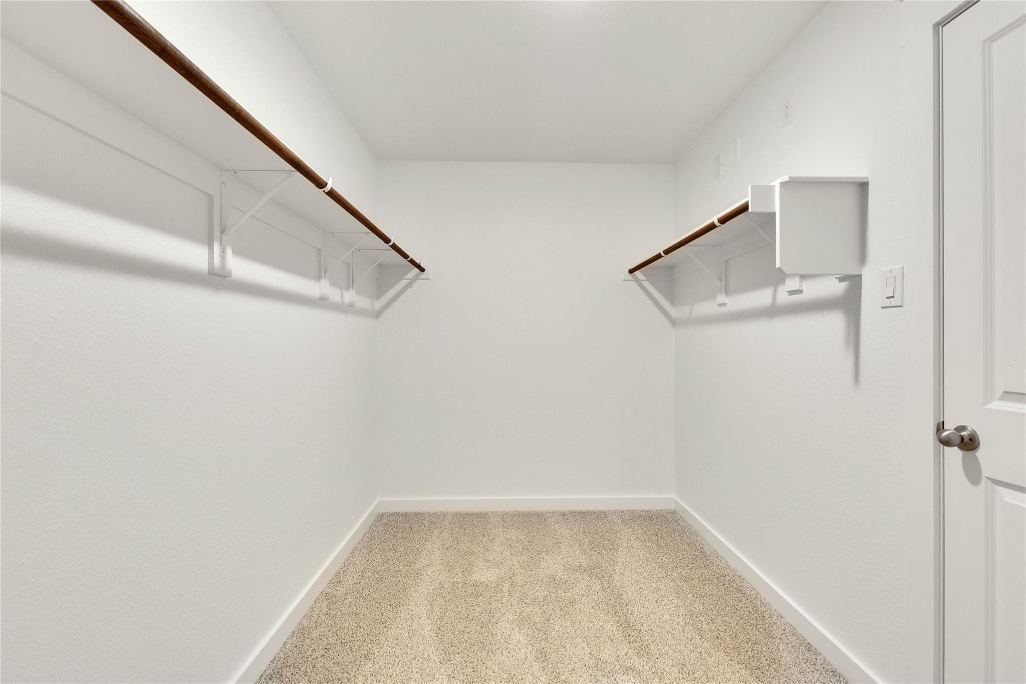 105 Old Silver Dr, Jarrell, TX 76537