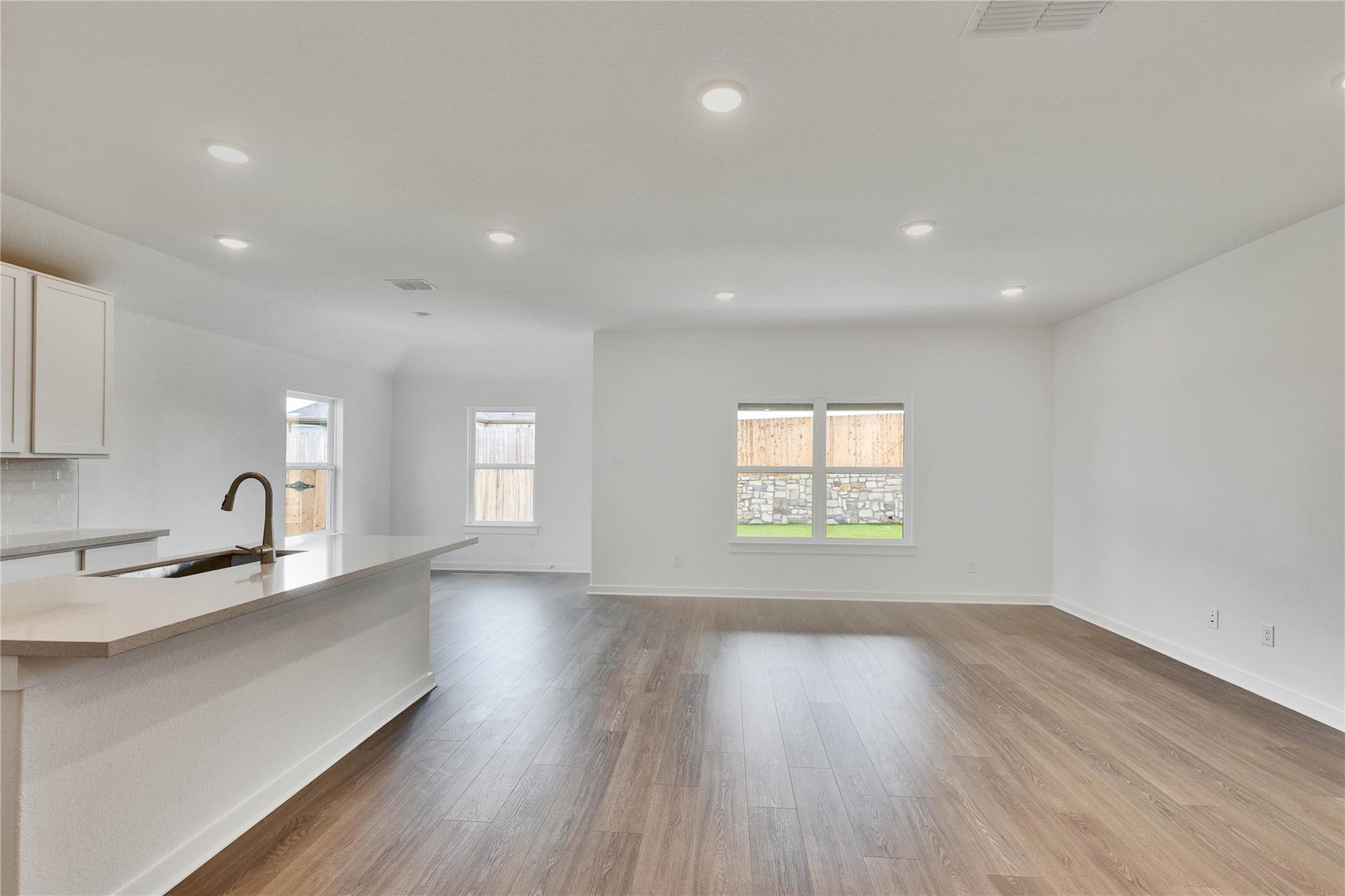 105 Old Silver Dr, Jarrell, TX 76537