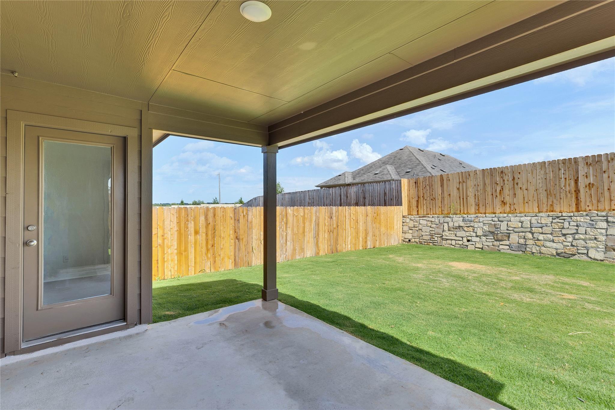 105 Old Silver Dr, Jarrell, TX 76537