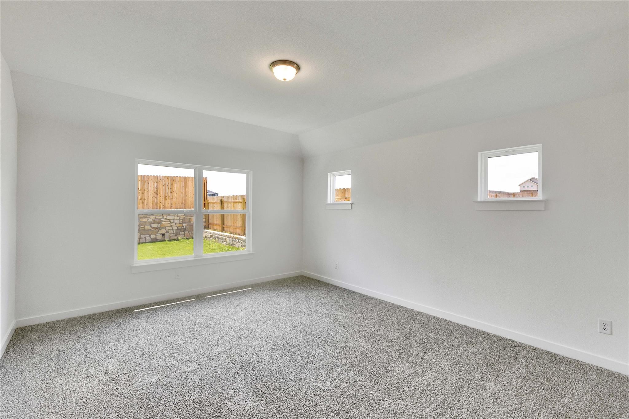 105 Old Silver Dr, Jarrell, TX 76537