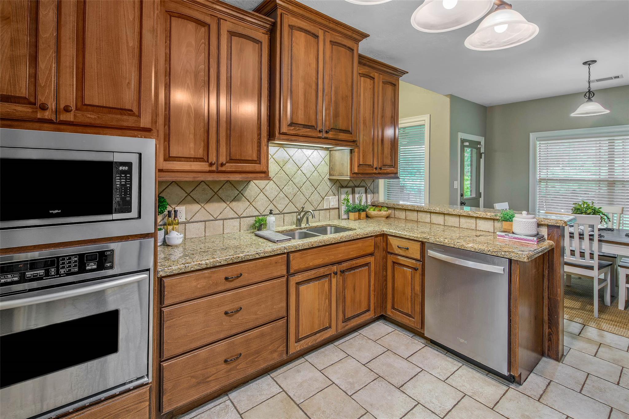 2707 Colony Creek Dr, Bryan, TX 77808