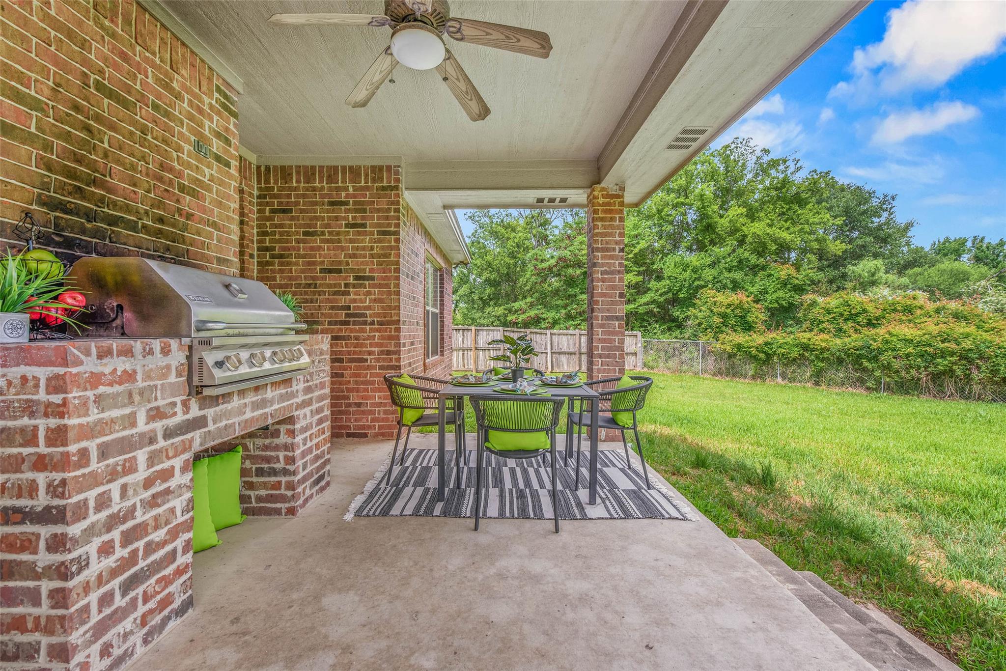 2707 Colony Creek Dr, Bryan, TX 77808
