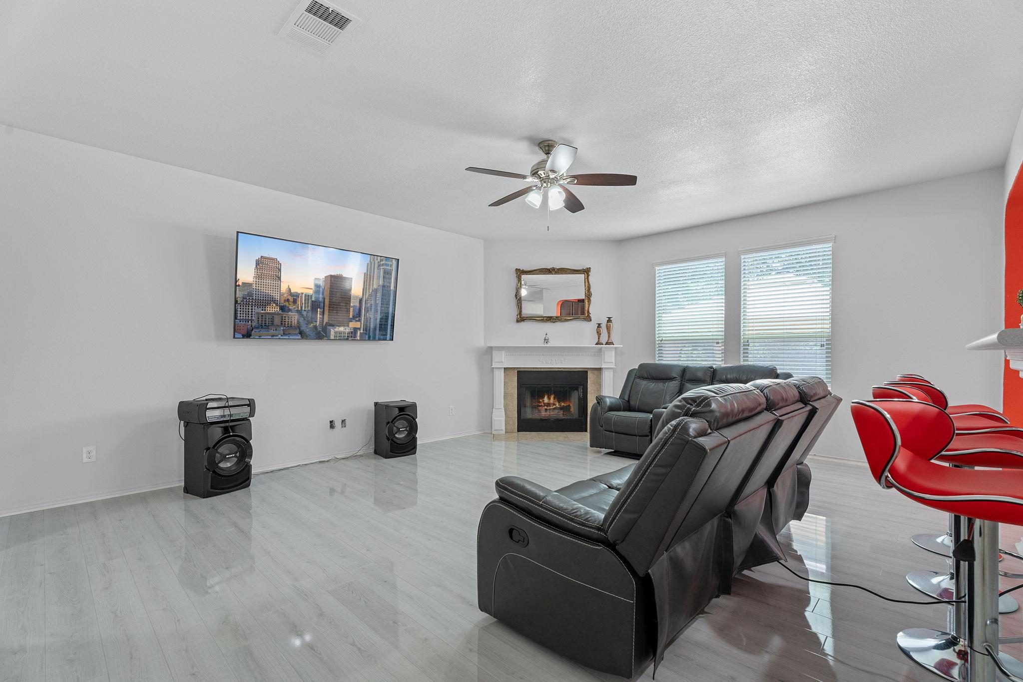 1109 Hyde Park Dr, Round Rock, TX 78665