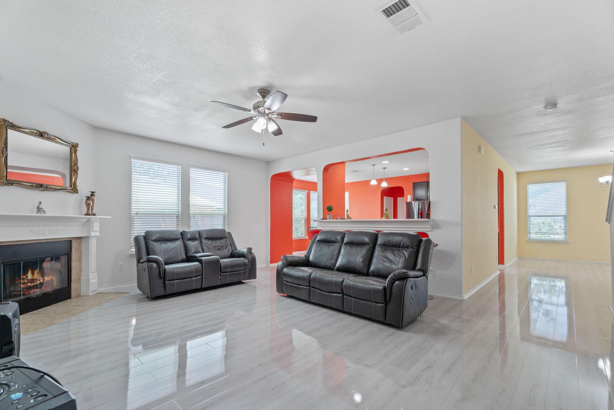 1109 Hyde Park Dr, Round Rock, TX 78665
