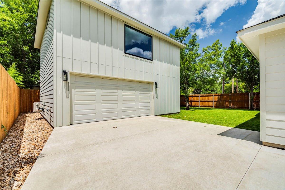 1215 Howard St, Taylor, TX 76574