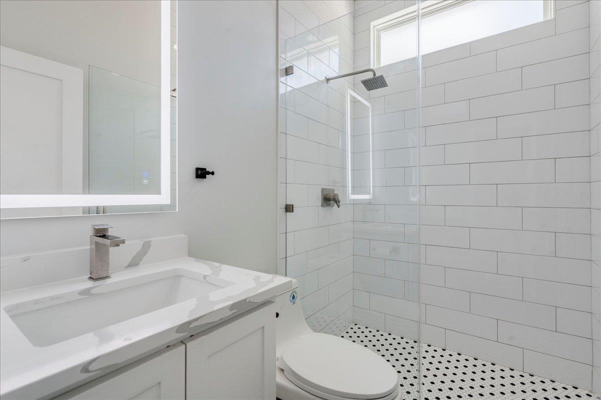 1215 Howard St, Taylor, TX 76574