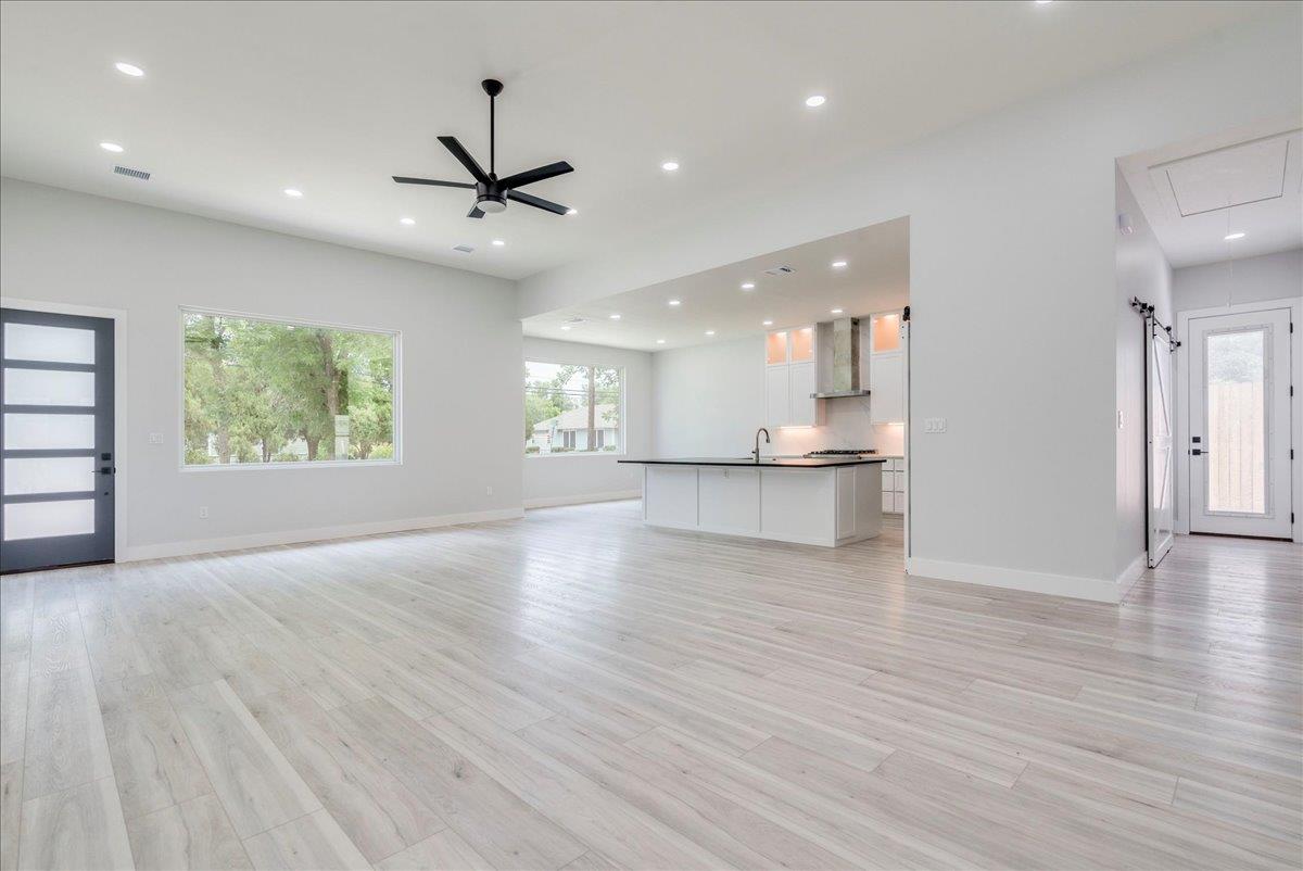 1215 Howard St, Taylor, TX 76574