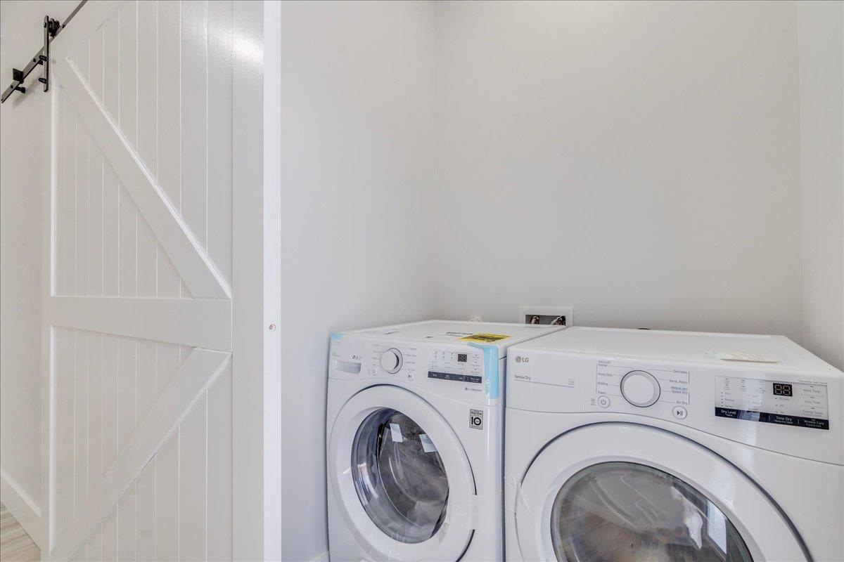 1215 Howard St, Taylor, TX 76574