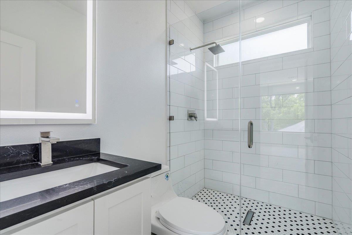 1215 Howard St, Taylor, TX 76574