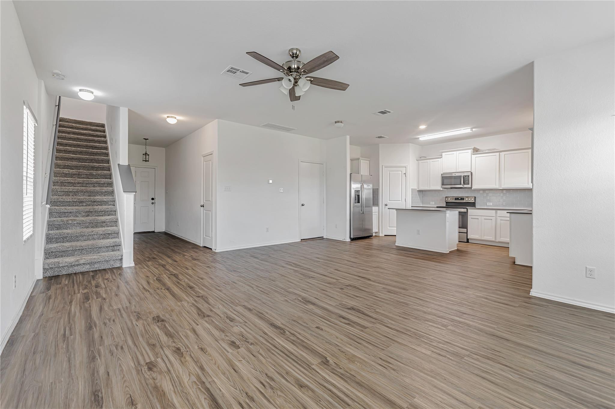 312 Bronco Billy Dr, Jarrell, TX 76537