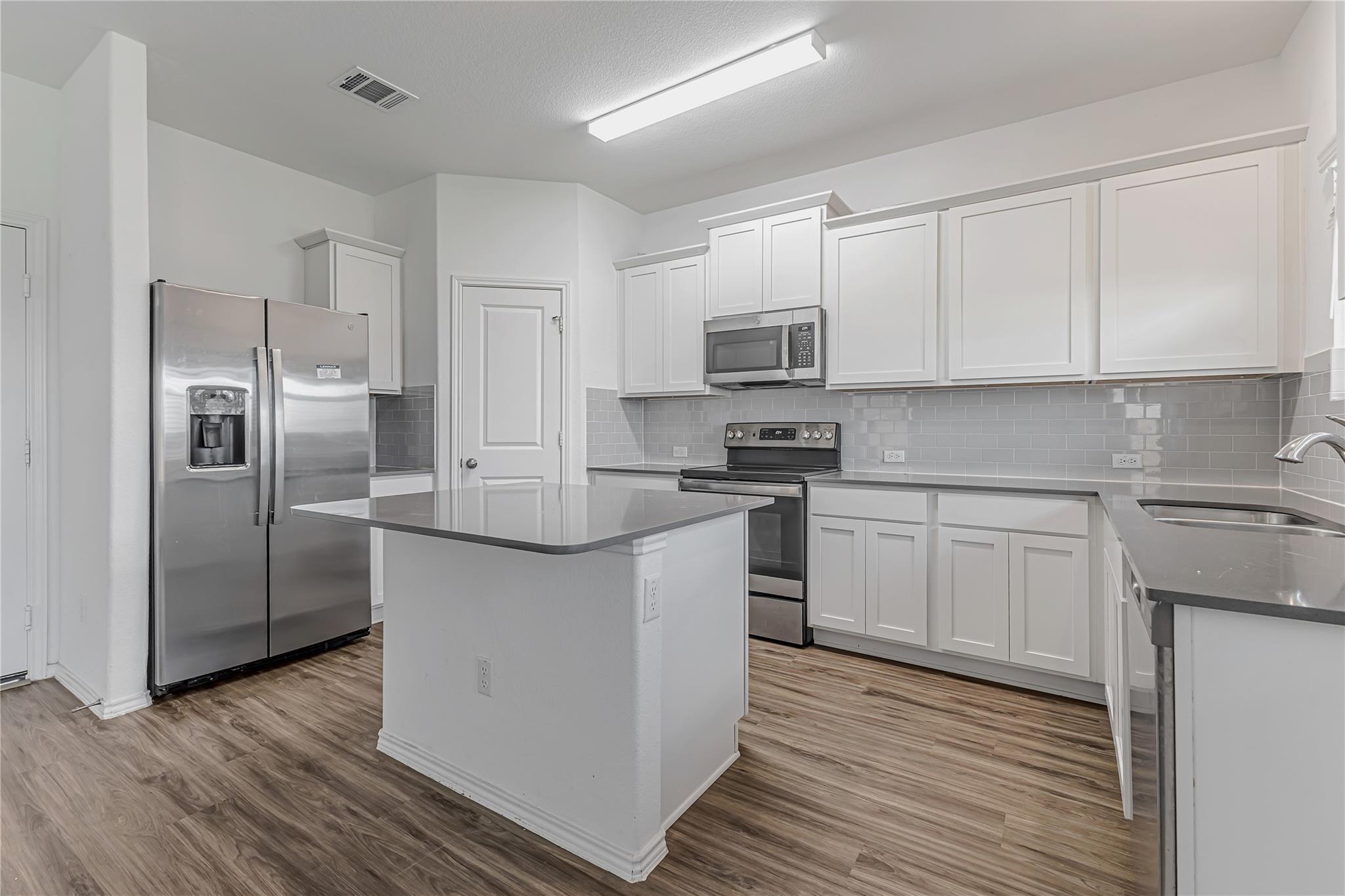 312 Bronco Billy Dr, Jarrell, TX 76537