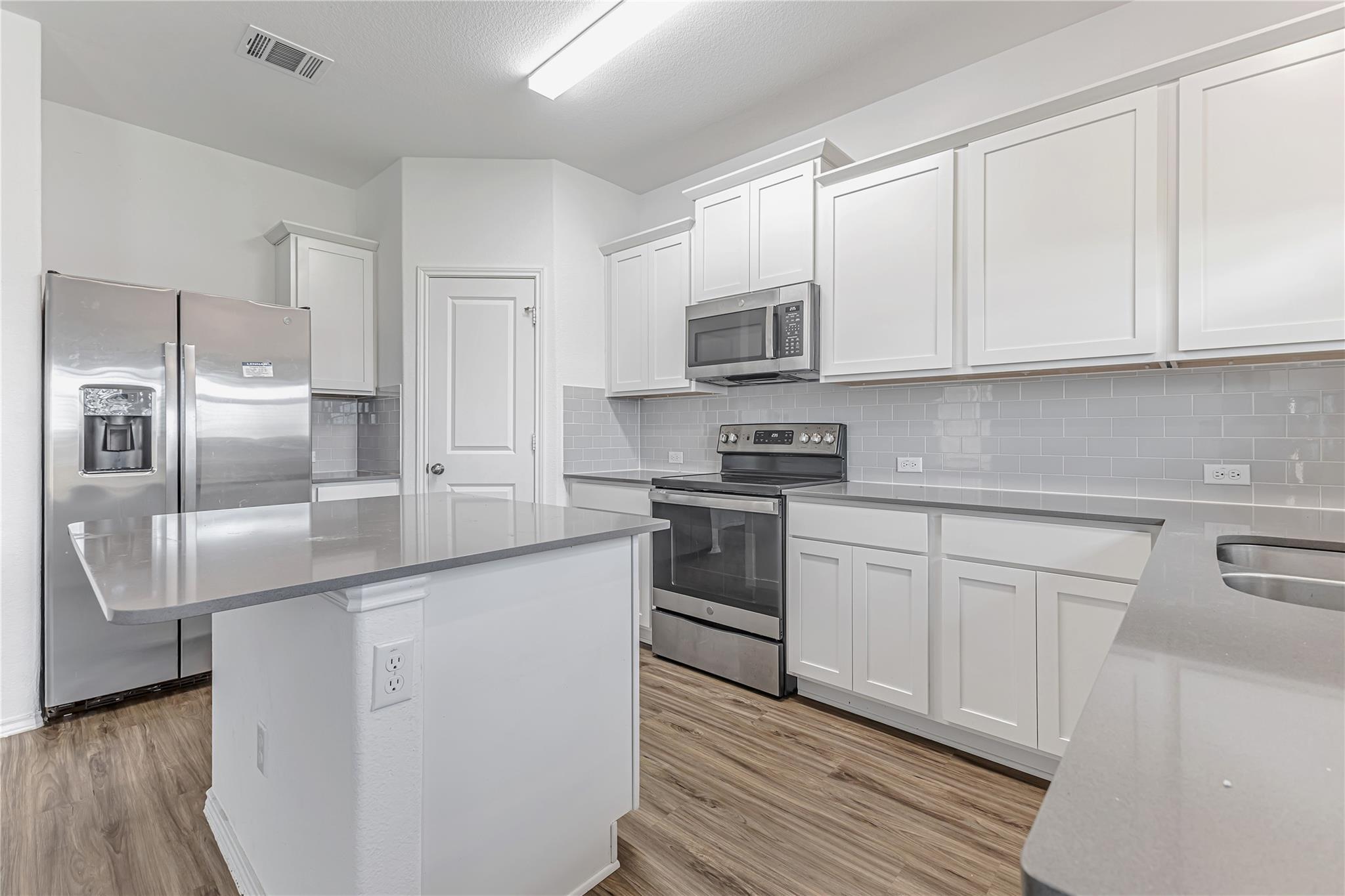 312 Bronco Billy Dr, Jarrell, TX 76537