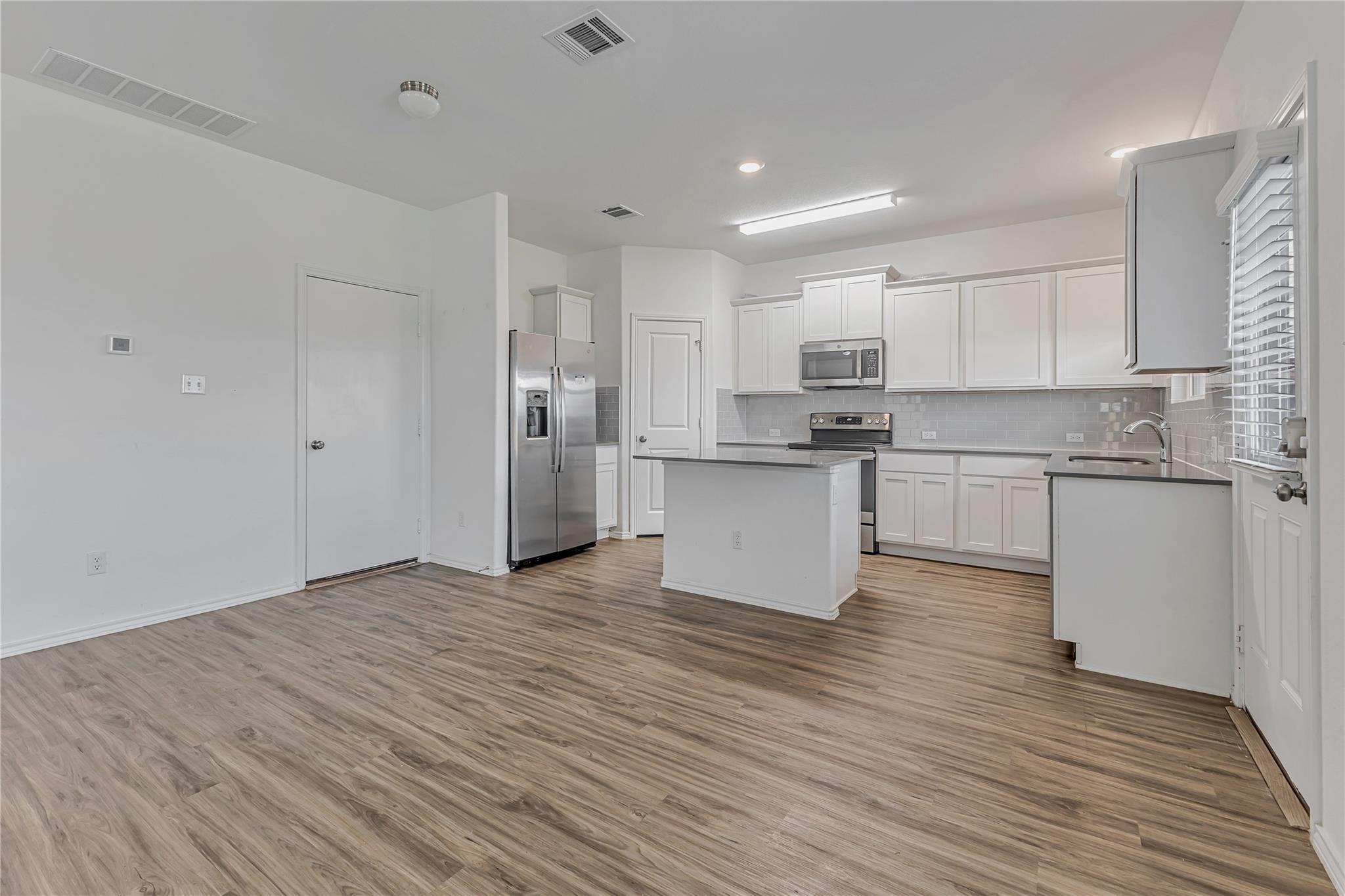 312 Bronco Billy Dr, Jarrell, TX 76537