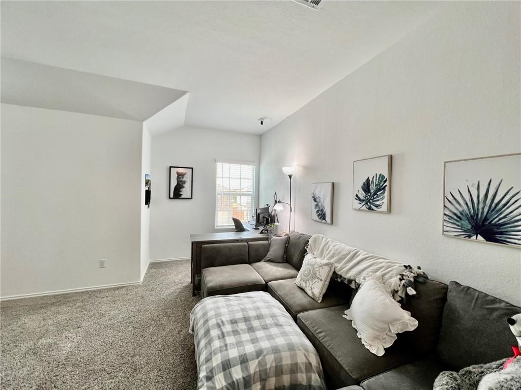 312 Bronco Billy Dr, Jarrell, TX 76537