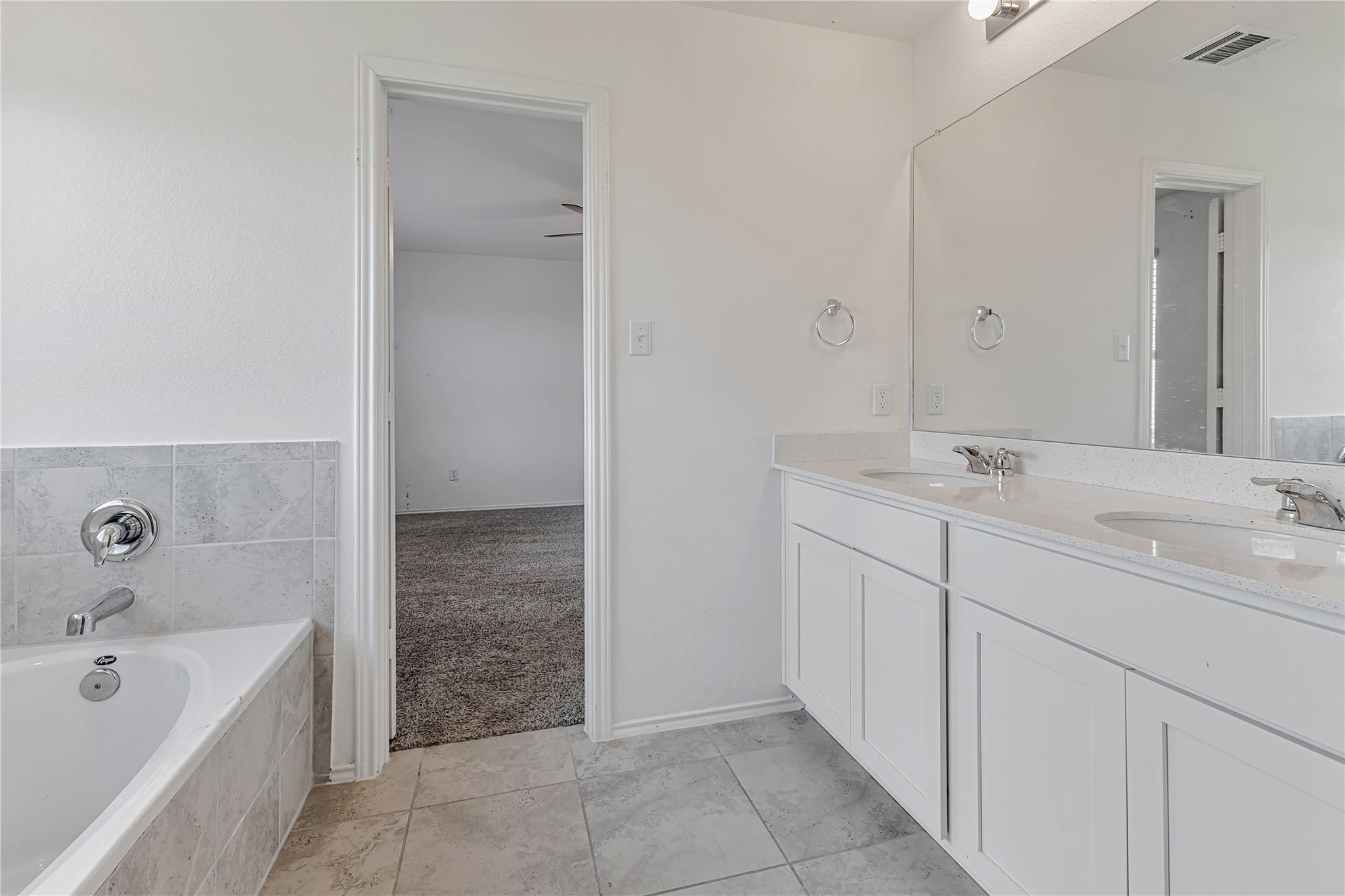 312 Bronco Billy Dr, Jarrell, TX 76537