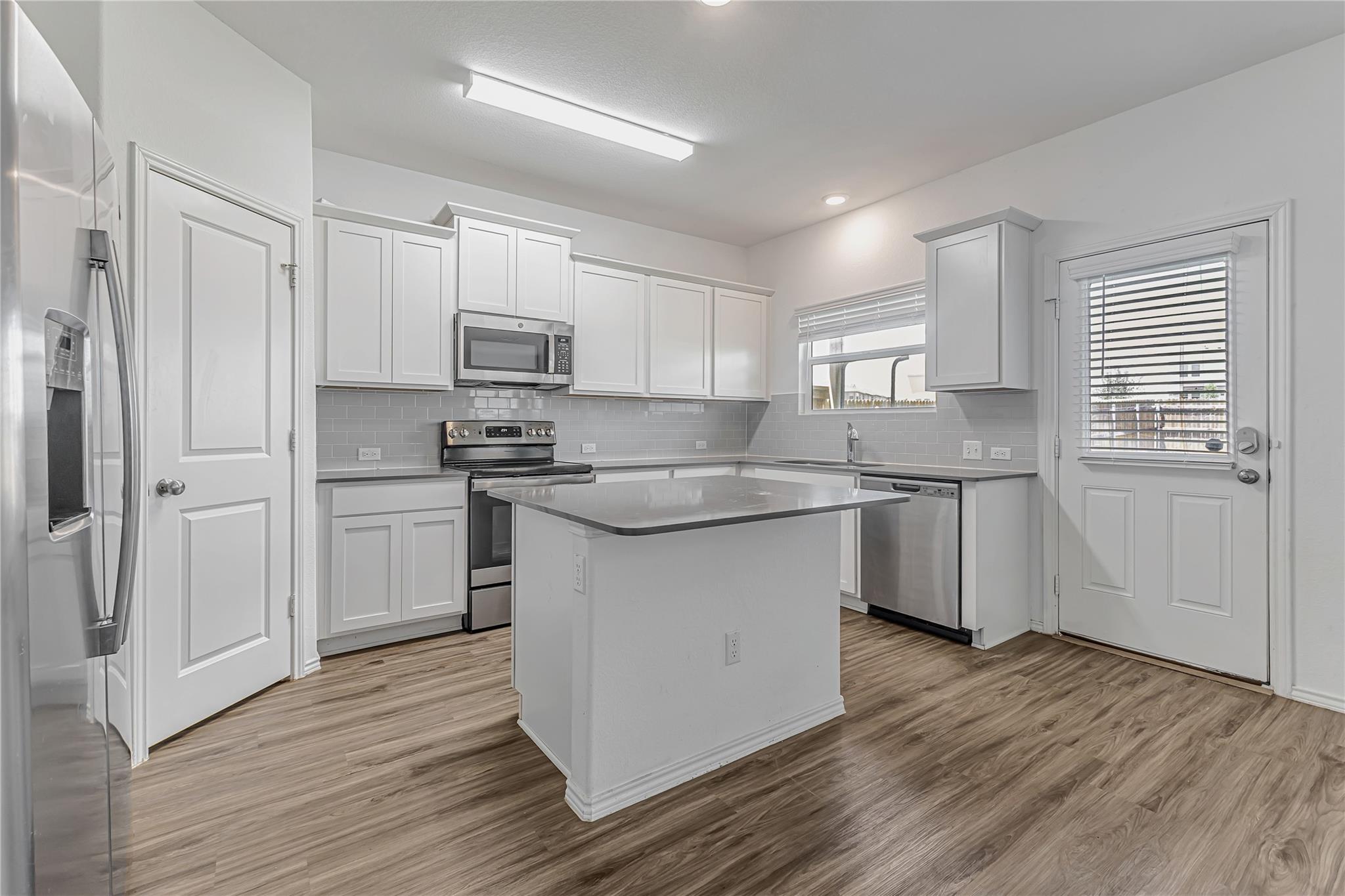 312 Bronco Billy Dr, Jarrell, TX 76537