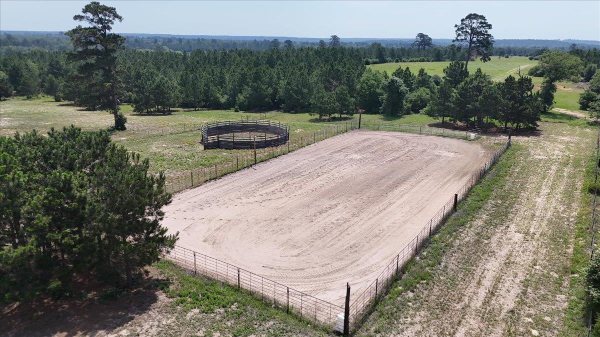 935 Highway 21 E, Paige, TX 78602